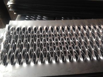 Porcellana Anti pedate di slittamento acciaio inossidabile di alluminio/galvanizzato/per uso del pavimento e della scala fornitore