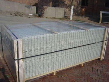 Porcellana pannelli saldati galvanizzati immersi caldi della rete metallica 4x4 per i miei che setacciano industria fornitore