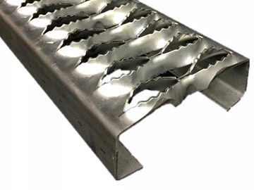 Porcellana Plance di piastra metallica della presa del puntone di sicurezza delle pedate scivolo d'acciaio di anti e dell'alluminio fornitore
