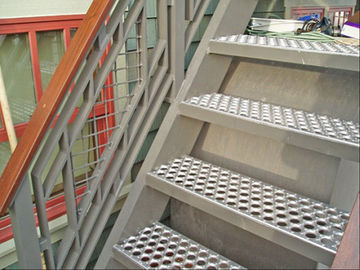 Porcellana Sicurezza di presa resistente di perforazione O di scivolo d'acciaio che gratta per le scale del magazzino fornitore