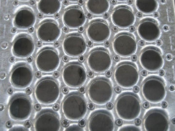 Porcellana Plance rotonde perforate decorative di slittamento anti- del foro delle pedate della lamina di metallo fornitore